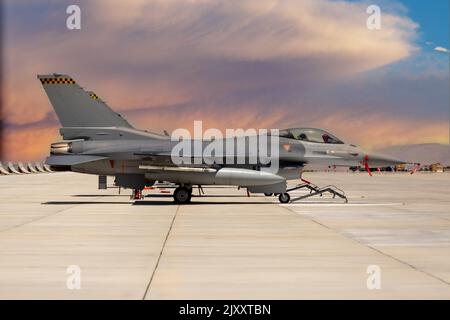 Konya, Türkei - 07 01 2021: Anatolian Eagle Air Force übt 2021 F16 Kampfjet in Rollposition in der Türkei aus Stockfoto