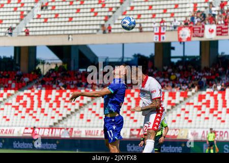 San Nicola Stadium, Bari, Italien, 03. September 2022, Mattia Finotto (Spal Ferrara) und Emanuele Terranova (SSC Bari) während des SSC Bari gegen SPAL - Itali Stockfoto