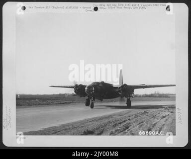 Martin B-26 Marauder 'McCarthy's Party' von der Bomb Group 391St, erwärmt sich für Einen Abflug. England, 8. März 1944. Stockfoto