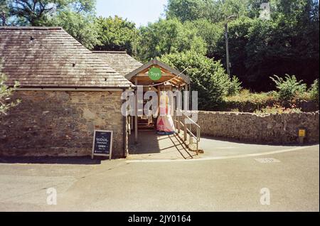 Spielzeugladen bei Dartington Cider Press, Devon, England, Vereinigtes Königreich. Stockfoto