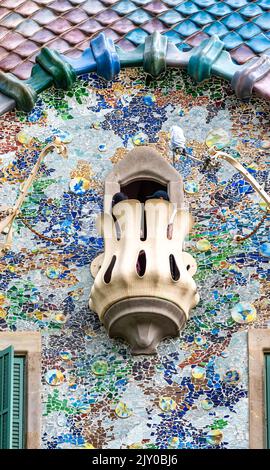 Casa Batlló, architektonisches Merkmal oder Detail der Außenfassade. Das berühmte Gebäude wurde von Antoni Gaudi entworfen. Stockfoto