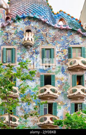 Casa Batlló, architektonisches Merkmal oder Detail der Außenfassade. Das berühmte Gebäude wurde von Antoni Gaudi entworfen. Stockfoto