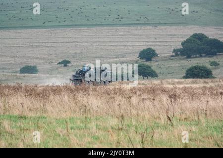 British Army MAN HX77 SV 8x8 EPLS Heavy Utility Truck in Aktion bei einer militärischen Übung Stockfoto