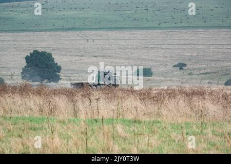 British Army MAN HX77 SV 8x8 EPLS Heavy Utility Truck in Aktion bei einer militärischen Übung Stockfoto