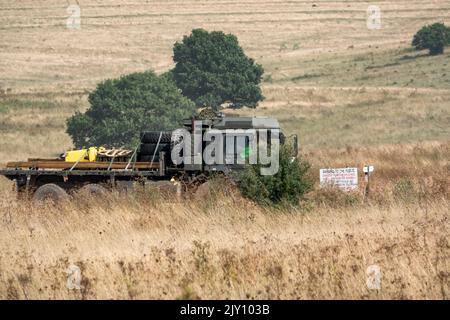 British Army MAN HX58 6x6 Heavy Utility Truck EPLS in Aktion bei einer militärischen Übung Stockfoto