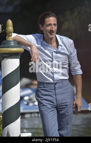 Venedig, Italien. 07. September 2022. Adrien Brody erreicht das Hotel Excelsior während der Internationalen Filmfestspiele Venedig 79. am 7. September 2022 in Venedig, Italien. Foto von Rocco Spaziani/UPI Credit: UPI/Alamy Live News Stockfoto