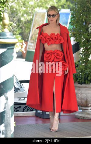 Venedig, Italien. 07. September 2022. Vanessa Kirby kommt im Hotel Excelsior während der Internationalen Filmfestspiele Venedig 79. am 7. September 2022 in Venedig, Italien an. Foto von Rocco Spaziani/UPI Credit: UPI/Alamy Live News Stockfoto