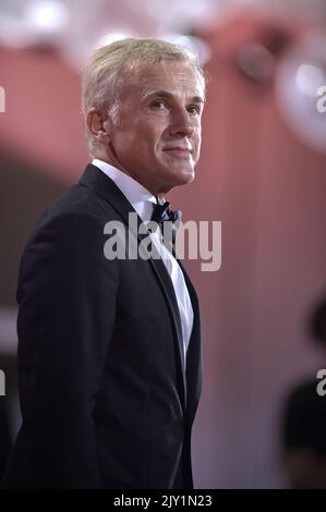 Venedig, Italien. 06. September 2022. Christoph Waltz nimmt an der Premiere von „Dead for A Dollar“ auf den Internationalen Filmfestspielen Venedig 79. am 6. September 2022 in Venedig, Italien, Teil. Foto von Rocco Spaziani/UPI Credit: UPI/Alamy Live News Stockfoto