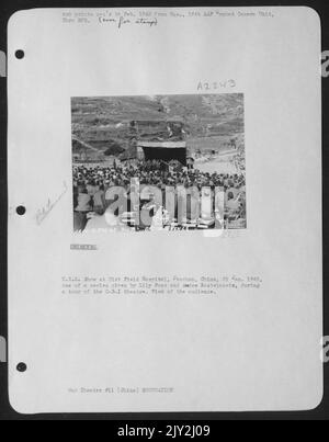 Uso Show im 21. Field Hospital, Paoshan, China, 31. Januar 1945, eine der Serien von Lily Pons und Andrew Kostelanetz, während Einer Tour durch das C-B-I Theater. Blick Auf Das Publikum. Stockfoto