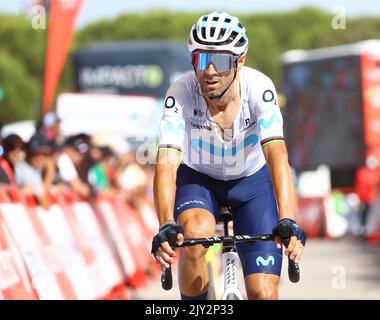 Der spanische Alejandro Valverde vom Movistar Team, abgebildet in Aktion während der Etappe 17 der Ausgabe 2022 der „Vuelta a Espana“, Rundfahrt durch Spanien, von Aracena nach Monasterio de Tentudia (162,3 km), Spanien, Mittwoch, 07. September 2022. BELGA FOTO DAVID PINTENS Stockfoto