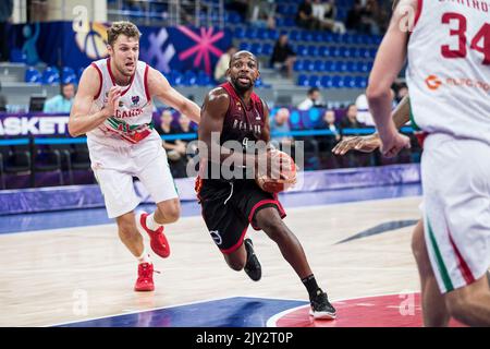 Jonathan Tabu aus Belgien, Aleksandar Vezenkov aus Bulgarien, abgebildet während eines Basketballspiels zwischen Bulgarien und den belgischen Löwen, Mittwoch, 07. September 2022, in Tiflis, Georgien, Spiel 5/5 in der Gruppe A des EuroBasket 2022-Turniers. Die Basketball-Europameisterschaft findet vom 1. Bis 18. September statt. BELGA FOTO NIKOLA KRSTIC Stockfoto