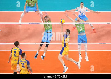 Oleh Plotnytskyi (Ukraine); Alen Pajenk, Tine Urnaut (Slowenien). Volleyball-Weltmeisterschaft 2022. Viertelfinale Stockfoto