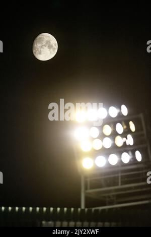 Brügge, Belgien. 07. September 2022. Abbildung Bild zeigt den Mond vor einem Fußballspiel zwischen dem belgischen Club Brugge KV und dem deutschen Bayer 04 Leverkusen, Mittwoch, 07. September 2022 in Brügge, am Eröffnungstag der Gruppenphase des UEFA Champions League Turniers. BELGA FOTO BRUNO FAHY Quelle: Belga Nachrichtenagentur/Alamy Live News Stockfoto