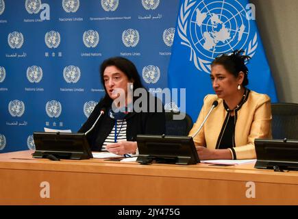 Vereinten Nationen, UN-Hauptquartier in New York. 7. September 2022. Maria-Isca Spatolisano (L), stellvertretende Generalsekretärin für Politikkoordination und interagenturübergreifende Angelegenheiten des UN-Departements für Wirtschaft und Soziales (UN DESA), referiert zum Thema „Gender Snapshot“ am UN-Hauptquartier in New York, 7. September 2022. UM ZU SAGEN: „Roundup: UN warnt davor, noch Jahrhunderte vor der vollständigen Gleichstellung der Geschlechter zu stehen“ Quelle: Wang Jiangang/Xinhua/Alamy Live News Stockfoto