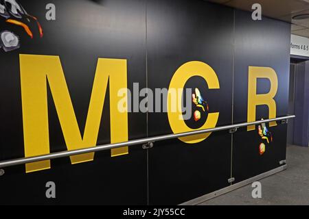 Ich liebe MCR, ich liebe Manchester mit Bienen, Symbol der Stadt, Eingang zur Manchester Victoria Arena, Ort der Terroranschläge Stockfoto