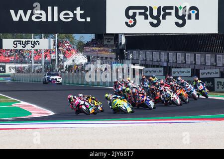 Misano Adriatico, Italien. 04. September 2022. Moto2 Starting during Gran Premio di San Marino e della Riviera di Rimini Race Moto2 - Moto3, MotoGP World Championship in Misano Adriatico, Italy, September 04 2022 Credit: Independent Photo Agency/Alamy Live News Stockfoto