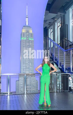 New York, Usa. 07. September 2022. Alessandra Ambrosio besucht das Empire State Building für eine Beleuchtungszeremonie zu Ehren des brasilianischen Unabhängigkeitstages 200. in New York City. Kredit: SOPA Images Limited/Alamy Live Nachrichten Stockfoto