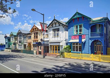 Eine berühmte Gruppe ähnlicher Häuser, bekannt als „Six Sisters“ auf der Marine Parade in Napier, Neuseeland Stockfoto