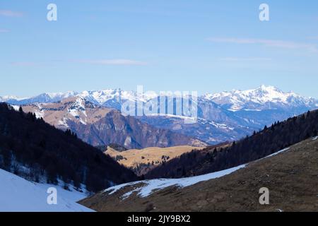 Cesen-Berglandschaft, Italien. Panorama der italienischen Alpen. Stockfoto