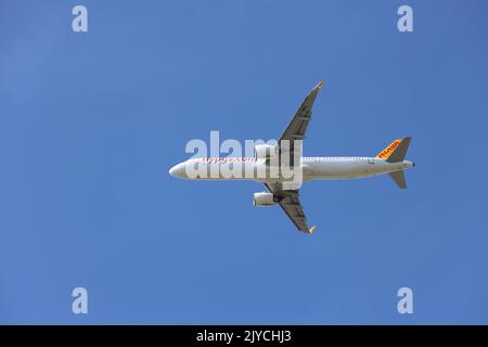 TC-RBL Pegasus Airbus A321-251NX Abflug vom Flughafen Amsterdam Schiphol in Aalsmeerbaan, Niederlande Stockfoto