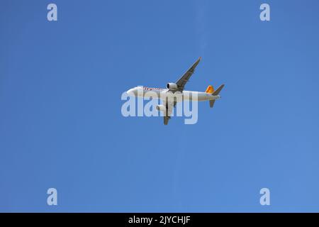 TC-RBL Pegasus Airbus A321-251NX Abflug vom Flughafen Amsterdam Schiphol in Aalsmeerbaan, Niederlande Stockfoto