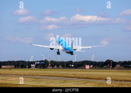 PH-AKB Airbus A330-300 KLM Royal Dutch Airlines startet vom Flughafen Amsterdam Schiphol in Polderbaan in den Niederlanden Stockfoto