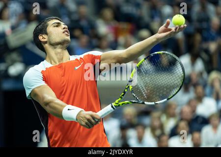 New York, USA. 07. September 2022. Carlos Alcaraz aus Spanien ist beim Viertelfinale der US Open Championships gegen Jannik Sinnerin aus Italien im USTA Billie Jean King National Tennis Center in New York ON vertreten. 7. September 2022. Quelle: SIPA USA/Alamy Live News Stockfoto