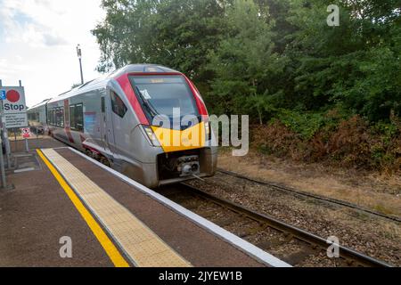 Abellio Greater Anglia, Klasse 745, Ankunft am Bahnsteig des Bahnhofs, Melton, Suffolk, England, Großbritannien Stockfoto