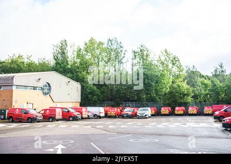 West Newport (Mill St), Gwent September 7. 2022. Royal Mail Workers setzt ihre Arbeitskampfmaßnahmen fort, die als der größte Streik im Vereinigten Königreich seit 12 Jahren gilt. Unter Berufung auf Rekordgewinne suchen Streikende für sich selbst nach besseren Lohn- und Arbeitsbedingungen, die die steilen Anstiege der Lebenshaltungskosten abdecken. Sie haben bis zur Lösung der Situation weitere Maßnahmen zugesagt. Kredit: Bridget Catterall/ Alamy Live Nachrichten. Stockfoto