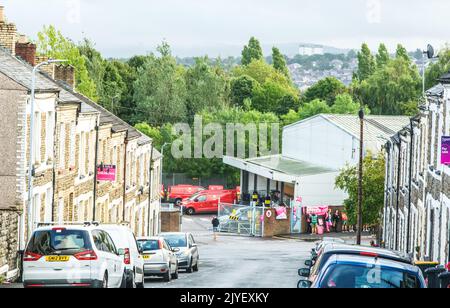 West Newport (Mill St), Gwent September 7. 2022. Royal Mail Workers setzt ihre Arbeitskampfmaßnahmen fort, die als der größte Streik im Vereinigten Königreich seit 12 Jahren gilt. Unter Berufung auf Rekordgewinne suchen Streikende für sich selbst nach besseren Lohn- und Arbeitsbedingungen, die die steilen Anstiege der Lebenshaltungskosten abdecken. Sie haben bis zur Lösung der Situation weitere Maßnahmen zugesagt. Kredit: Bridget Catterall/ Alamy Live Nachrichten. Stockfoto