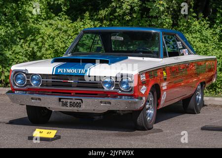 GROSSE POINTE SHORES, MI/USA - 19. JUNI 2022: A Sox & Martin 1967 Plymouth GTX, EyesOn Design Car Show, in der Nähe von Detroit, Michigan. Stockfoto