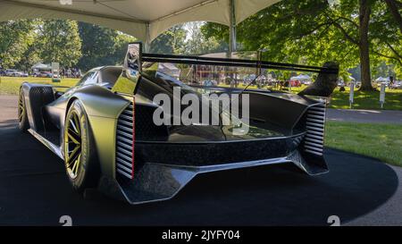 GROSSE POINTE SHORES, MI/USA - 19. JUNI 2022: A Cadillac Project GTP Hypercar, EyesOn Design Car Show, in der Nähe von Detroit, Michigan. Stockfoto