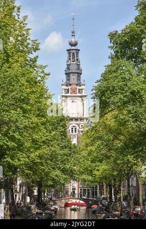 Amsterdam, Niederlande, Mai 2022. Blick auf die Zuiderkerk vom Kloveniersburgwal in Amsterdam. Hochwertige Fotos Stockfoto