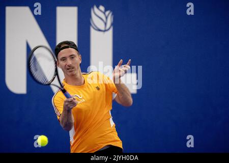 AMSTELVEEN - Tennisspieler Matwe Middelkoop beim Training für das Davis Cup Finale in Glasgow. Das niederländische Team wird in der Gruppenphase gegen die Vereinigten Staaten, Großbritannien und Kasachstan antreten. ANP SANDER KING Stockfoto