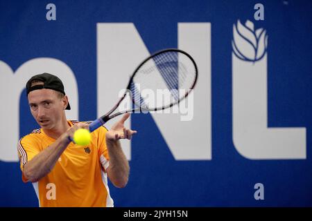 AMSTELVEEN - Tennisspieler Matwe Middelkoop beim Training für das Davis Cup Finale in Glasgow. Das niederländische Team wird in der Gruppenphase gegen die Vereinigten Staaten, Großbritannien und Kasachstan antreten. ANP SANDER KING Stockfoto