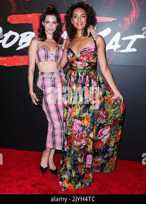 LOS ANGELES, KALIFORNIEN, USA - 07. SEPTEMBER: Courtney Henggeler und Vanessa Rubio kommen zur Los Angeles Premiere von Netflix's 'Cobra Kai' Saison 5, die am 7. September 2022 im Los Angeles State Historic Park in Los Angeles, Kalifornien, USA, stattfand. (Foto von Xavier Collin/Image Press Agency) Stockfoto