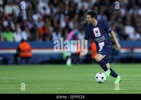 Lionel Messi vom FC Paris Saint-Germain in Aktion beim UEFA Champions League-Spiel der Gruppe H zwischen dem FC Paris Saint Germain und dem FC Juventus im Parc des Princes am 6. September 2022 in Paris, Frankreich. Stockfoto