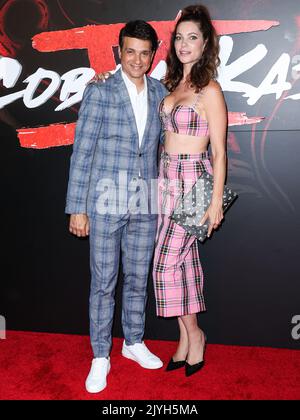 Los Angeles, Usa. 07. September 2022. LOS ANGELES, KALIFORNIEN, USA - 07. SEPTEMBER: Ralph Macchio und Courtney Henggeler kommen zur Los Angeles Premiere von Netflix's 'Cobra Kai' Saison 5, die am 7. September 2022 im Los Angeles State Historic Park in Los Angeles, Kalifornien, USA, stattfand. (Foto von Xavier Collin/Image Press Agency) Quelle: Image Press Agency/Alamy Live News Stockfoto