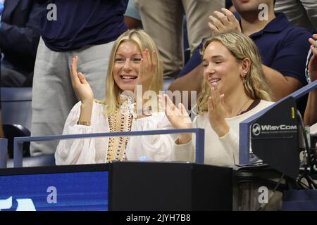 Maria Galligani (links), Freundin von Casper Ruud aus Norwegen während des Tages 9 der US Open 2022, 4. Grand Slam Tennisturnier der Saison am 6. September 2022 im USTA National Tennis Center in New York, USA - Foto Jean Catuffe / DPPI Stockfoto