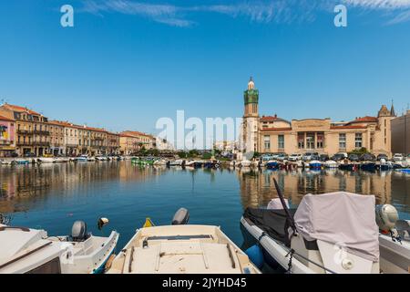 Panorama des Peyrade-Kanals und des Konsularpalastes in Sète, an einem Sommertag, in Herault, Oskitanie, Frankreich Stockfoto