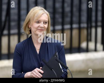 Liz Truss kommt in der Downing Street an, um ihre erste Rede als britische Premierministerin zu halten. 6.. September 2022. Stockfoto