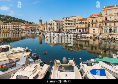 Panorama des Peyrade-Kanals und des Konsularpalastes in Sète, an einem Sommertag, in Herault, Oskitanie, Frankreich Stockfoto