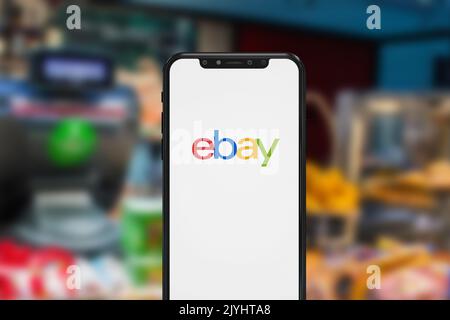 New York, USA - 1. September 2022: EBay-App auf dem Telefonbildschirm, illustrative Editorial Stockfoto