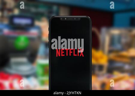 New York, USA - 1. September 2022: Netflix-App auf dem Telefonbildschirm, illustrative Editorial Stockfoto