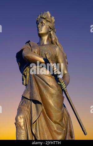 Kriegerdenkmal Germania in dorum bei Sonnenuntergang, Komponieren, Deutschland, Niedersachsen, Cuxhaven, Dorum Stockfoto