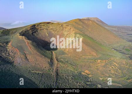 Vulkankegel La Caldera bei Magues, Luftaufnahme, Kanarische Inseln, Lanzarote, Haria Stockfoto