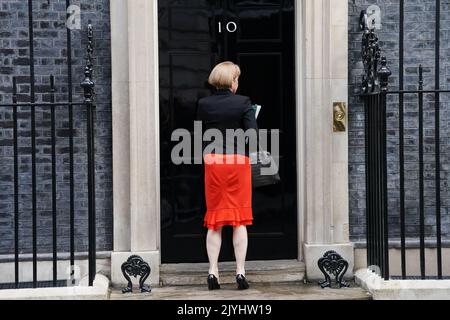 Chefpeitsche Wendy Morton in der Downing Street, London. Bilddatum: Donnerstag, 8. September 2022. Stockfoto