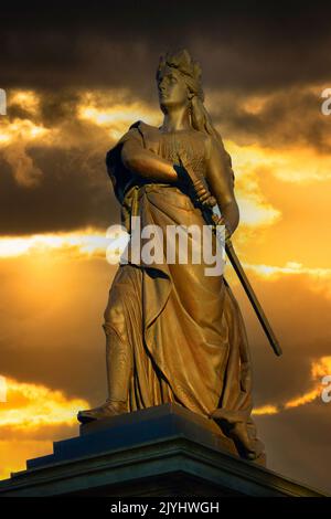 Kriegerdenkmal Germania in dorum bei Sonnenuntergang, Komponieren, Deutschland, Niedersachsen, Cuxhaven, Dorum Stockfoto