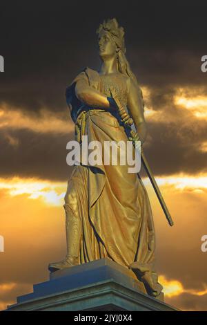 Kriegerdenkmal Germania in dorum bei Sonnenuntergang, Komponieren, Deutschland, Niedersachsen, Cuxhaven, Dorum Stockfoto