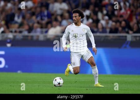 Mailand, Italien. 07. September 2022. Leroy Sane vom FC Bayern München kämpft während des UEFA Champions League Gruppe-C-Spiels zwischen dem FC Internazionale und dem FC Bayern München im Stadio Giuseppe Meazza am 7. September 2022 in Mailand Italien um den Ball. Quelle: Marco Canoniero/Alamy Live News Stockfoto